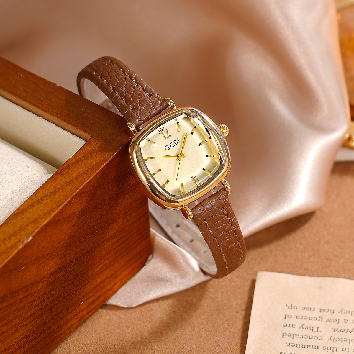 UTHAI 61018 CQ490 Simplicidade - Luxury Watch Values avaliação e preço